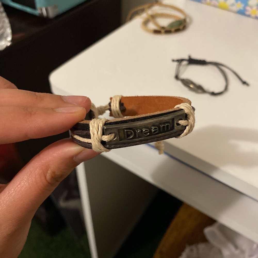 4 String Bracelets - Picture 5 of 6